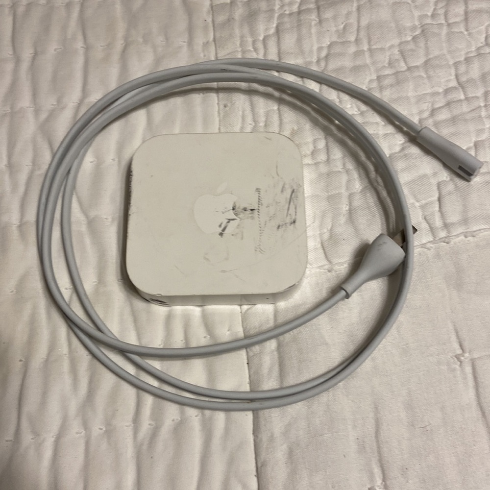 Apple White Power Adapter with Cable